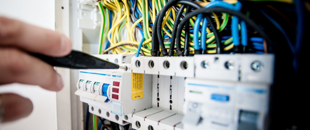 Elektricien in Dilsen-Stokkem. Montage kroonluchters, installatie, storingen, alarm systemen. Snelle en betaalbare oplossingen.